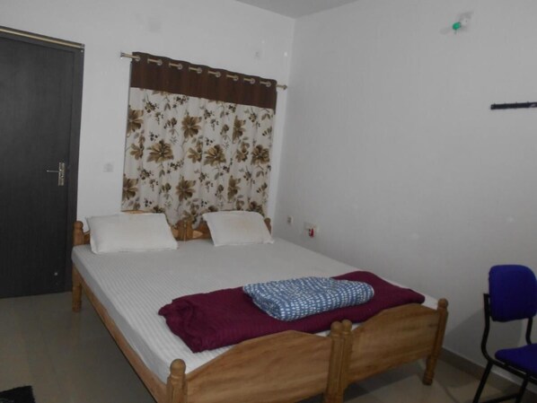 3 Schlafzimmer, Bügeleisen/Bügelbrett