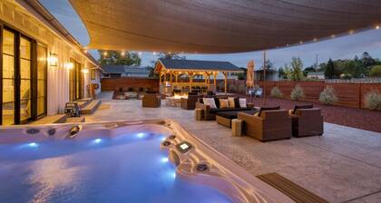 Flora Vina - Country Home with Vineyard Views