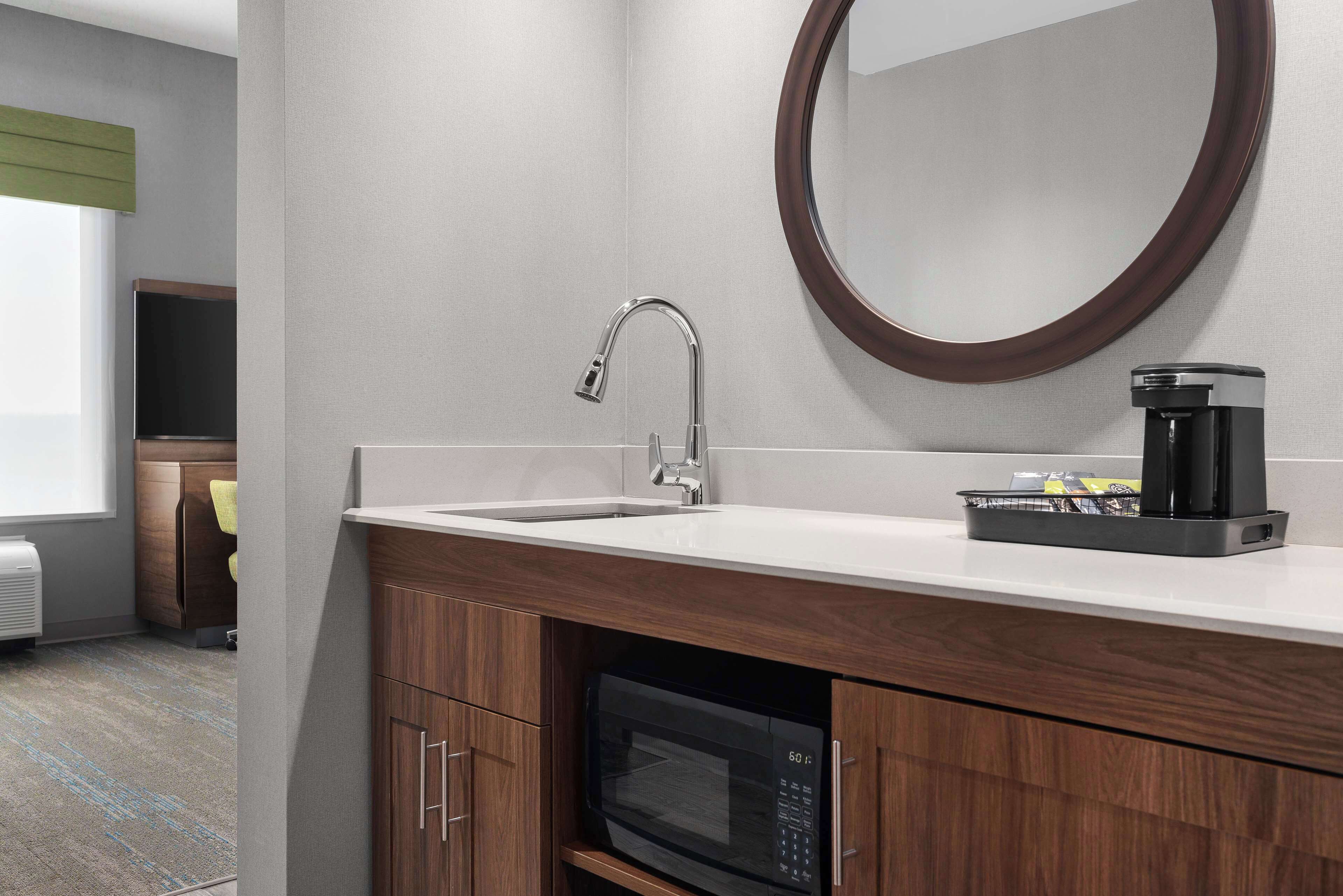 studio, 1 king bed, refrigerator & microwave (wet bar) | in-room safe, blackout curtains, iron/ironing board