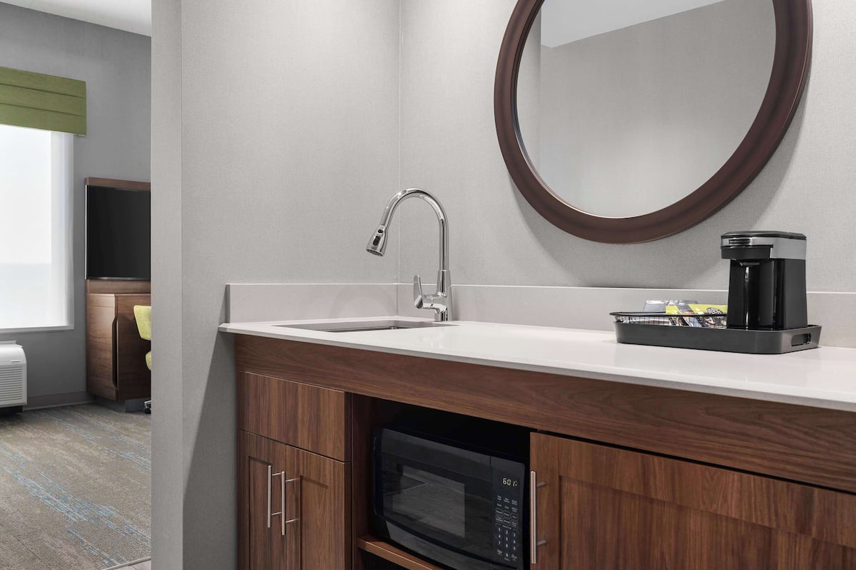 studio, 1 king bed, refrigerator & microwave (wet bar) | in-room safe, blackout curtains, iron/ironing board