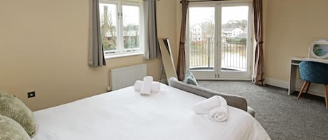 4 bedrooms, desk, iron/ironing board, WiFi