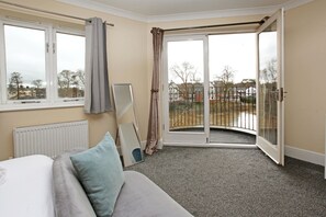 4 bedrooms, desk, iron/ironing board, WiFi - St Julians Place (Shrewsbury)