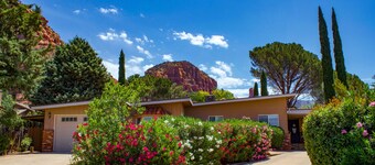 The Starlite Lounge  Heart of Sedona Views! Hiking! Views!