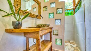 Ducha, artículos de tocador ecológicos, toallas, jabón