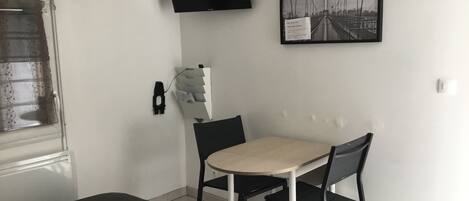 1 habitación, wifi gratis y ropa de cama