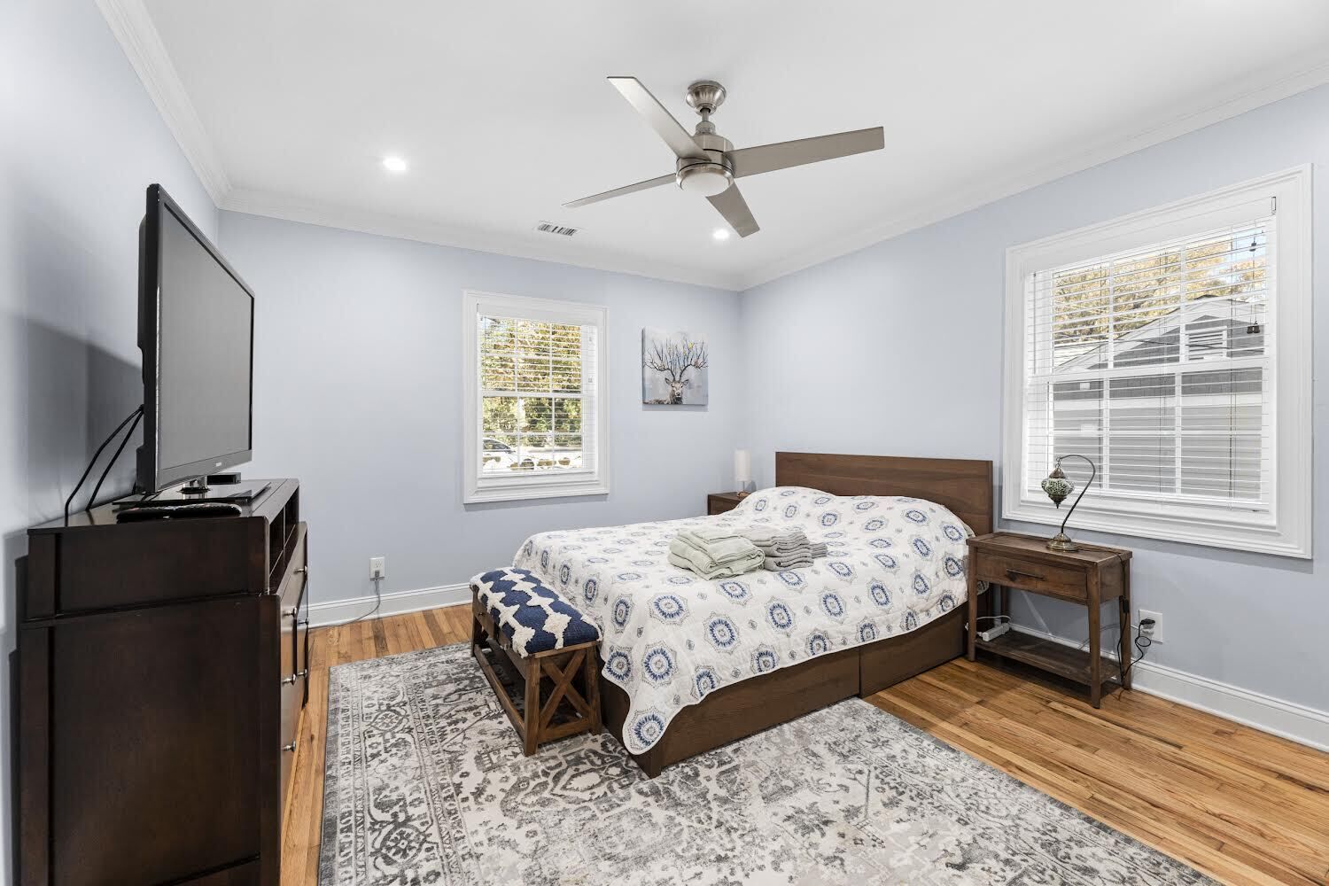 3 bedrooms, in-room safe, iron/ironing board, travel cot