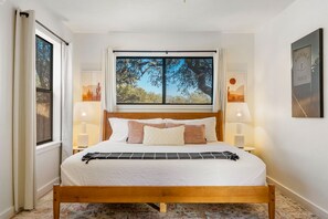 1 bedroom, desk, free WiFi, bed sheets - Pool l Firepit l River l Lake l HOT TUB l Cabin (Hunt)