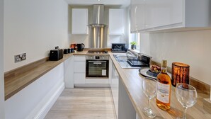 Kaffetrakter/tekoker, kjøleskap, mikrobølgeovn og ovn