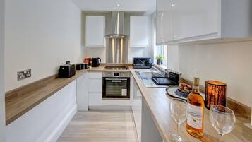 Coffee/tea maker, fridge, microwave, oven