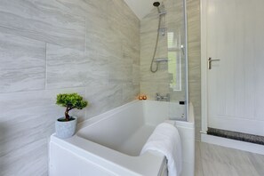 Combined shower/bathtub, hair dryer, towels, toilet paper