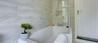 Cosy 2 bedroom detached house