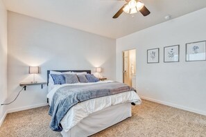 3 bedrooms, desk, iron/ironing board, free WiFi - Convenient to everything. 3 BDRM 3.5 Bath (Meridian)