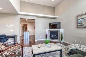 Smart TV, fireplace - Convenient to everything. 3 BDRM 3.5 Bath (Meridian)