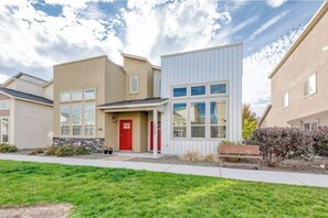 Exterior - Convenient to everything. 3 BDRM 3.5 Bath (Meridian)