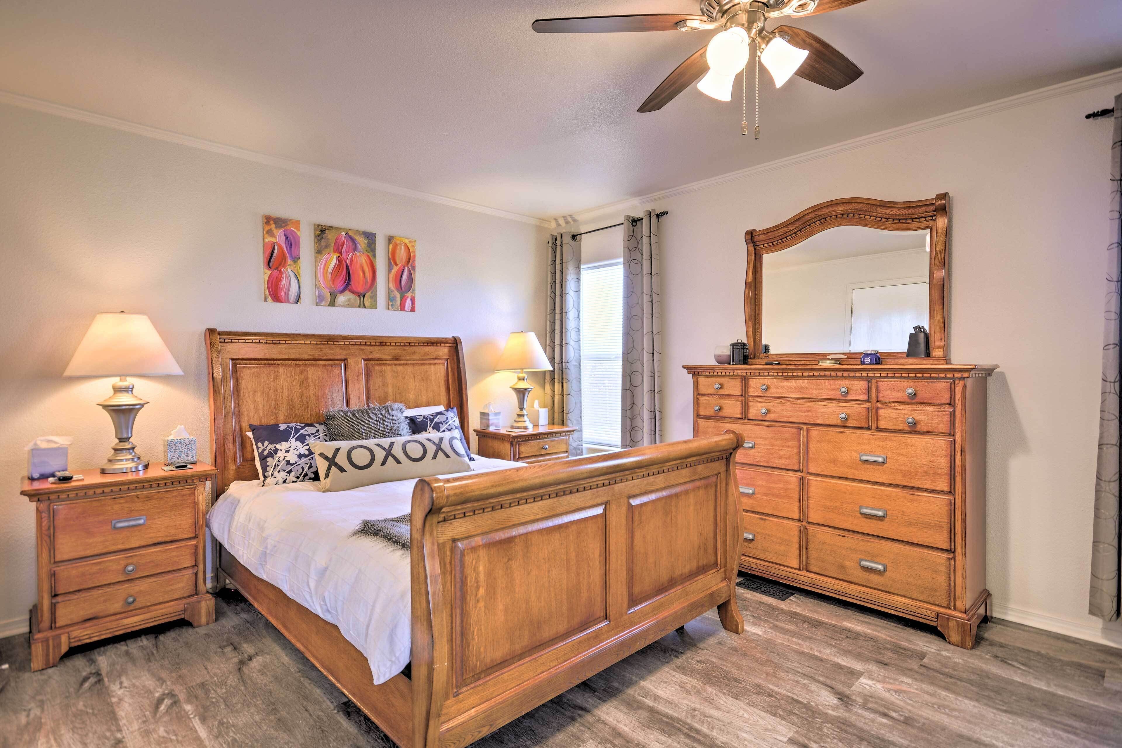 3 bedrooms, iron/ironing board, internet, bed sheets