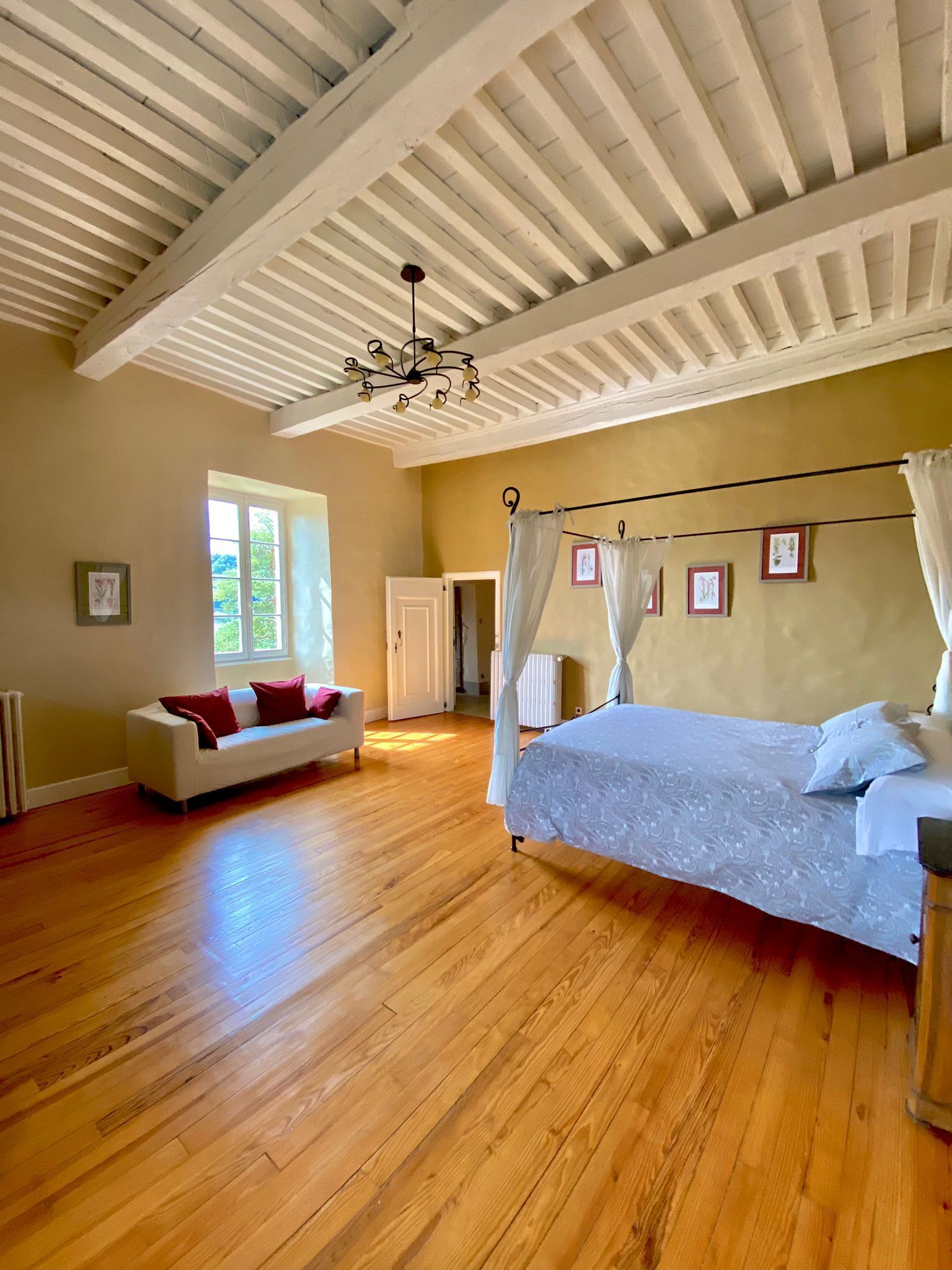 6 chambres, fer et planche à repasser, Wi-Fi gratuit, draps fournis