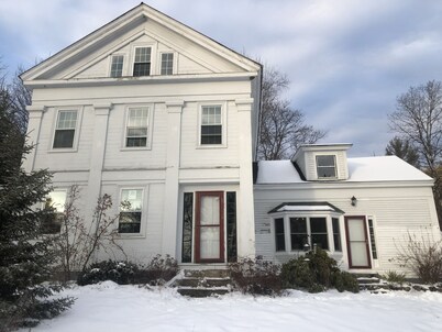 Sunday River Area Cozy Farmhouse
