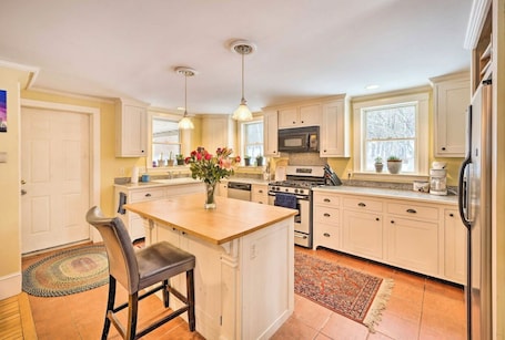 Oven. Sunday River Area 1860s Eclectic Farmhouse 8 Person Hot Tub