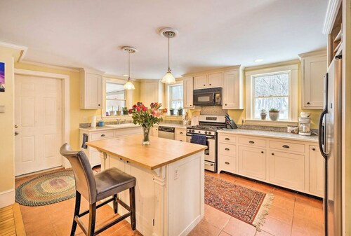 Sunday River Area 1860s Eclectic Farmhouse 8 Person Hot Tub