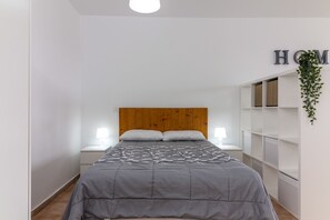 1 bedroom, cots/infant beds, bed sheets
