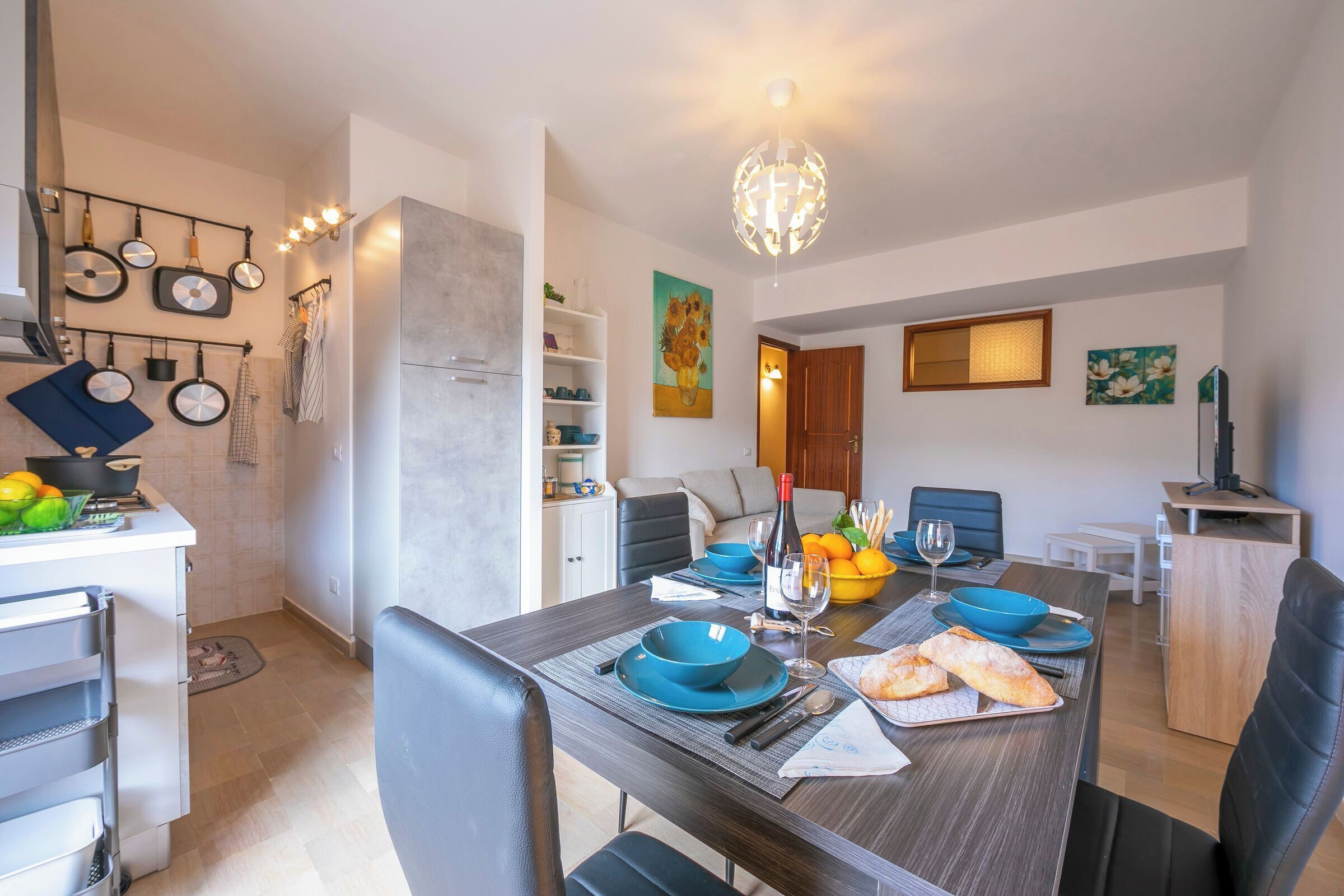 Fridge, oven, stovetop, coffee/tea maker