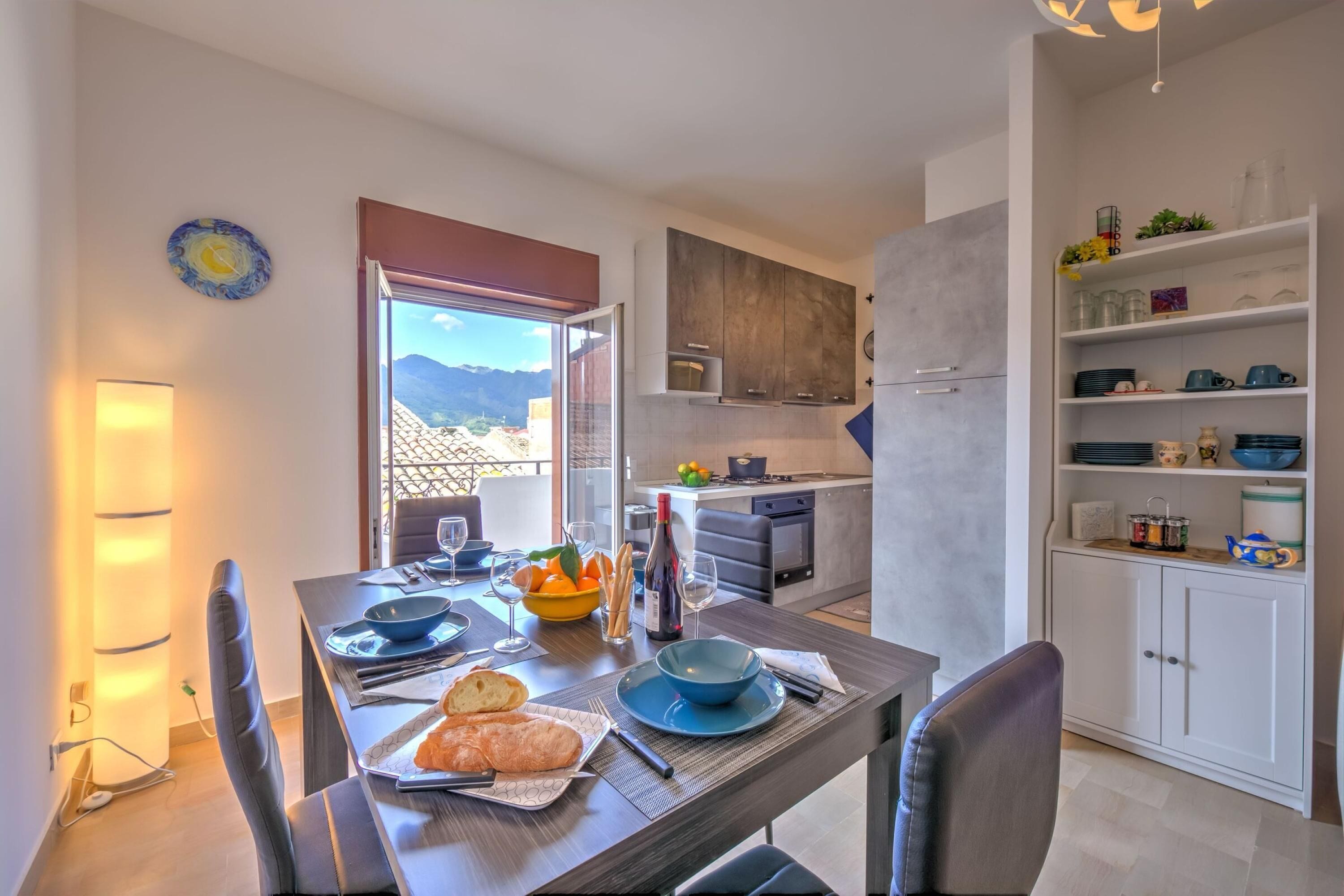 Family Apartment, Multiple Bedrooms (Sicilian Charm close to Taormina) | Tempat makan