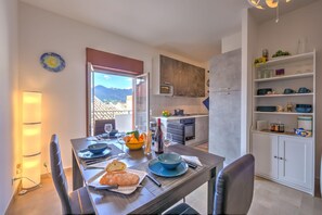 Family Apartment, Multiple Bedrooms (Sicilian Charm close to Taormina) | Dining