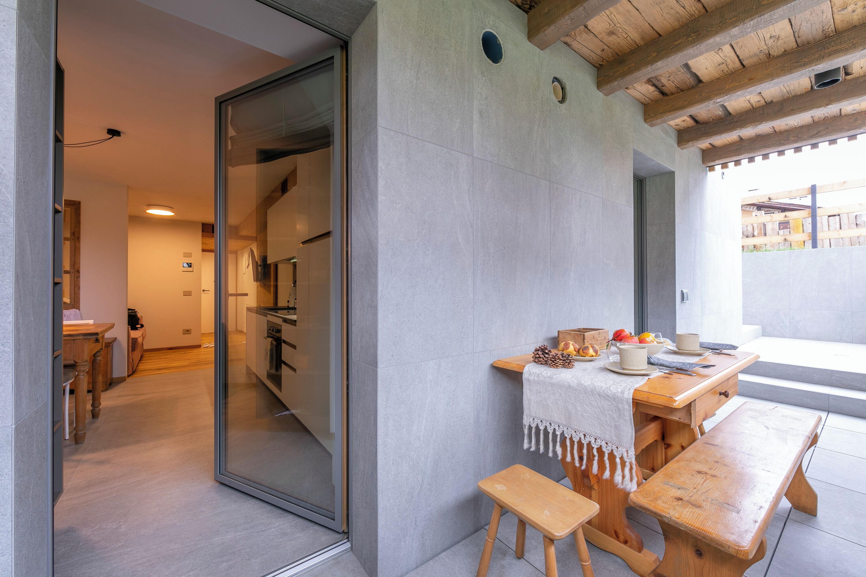Familjestudio - mikrovågsugn (Menina) | Restaurang utomhus