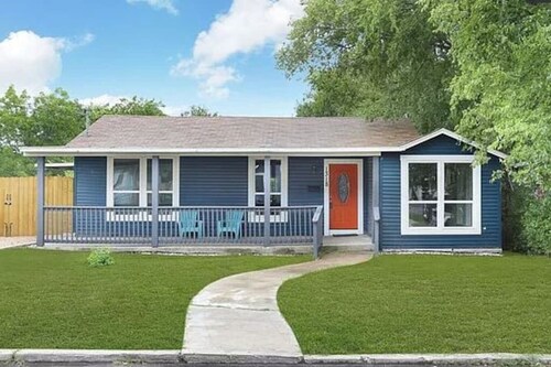 Stylish 4 Br/2ba Renovated Home Near Downtown