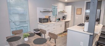 Stylish 4 Br/2ba Renovated Home Near Downtown