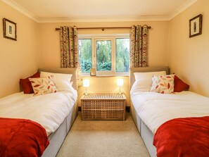 2 habitaciones, decoración personalizada y muebles diferentes