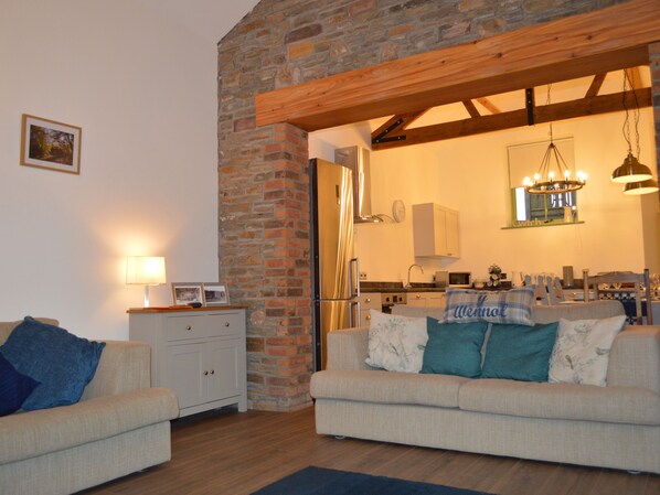 Cottage | Interior - Cwrt y Wennol (Swansea)