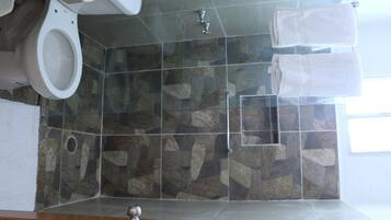 Villa | Baño | Regadera y toallas