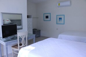 Villa | 5 bedrooms, iron/ironing board, free WiFi, bed sheets - Charming 5-bed Villa in Cancún (Cancun)