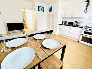 Apartment | Dining - Beautiful 3-bed Apartment With Driveway Parking (Nottingham)