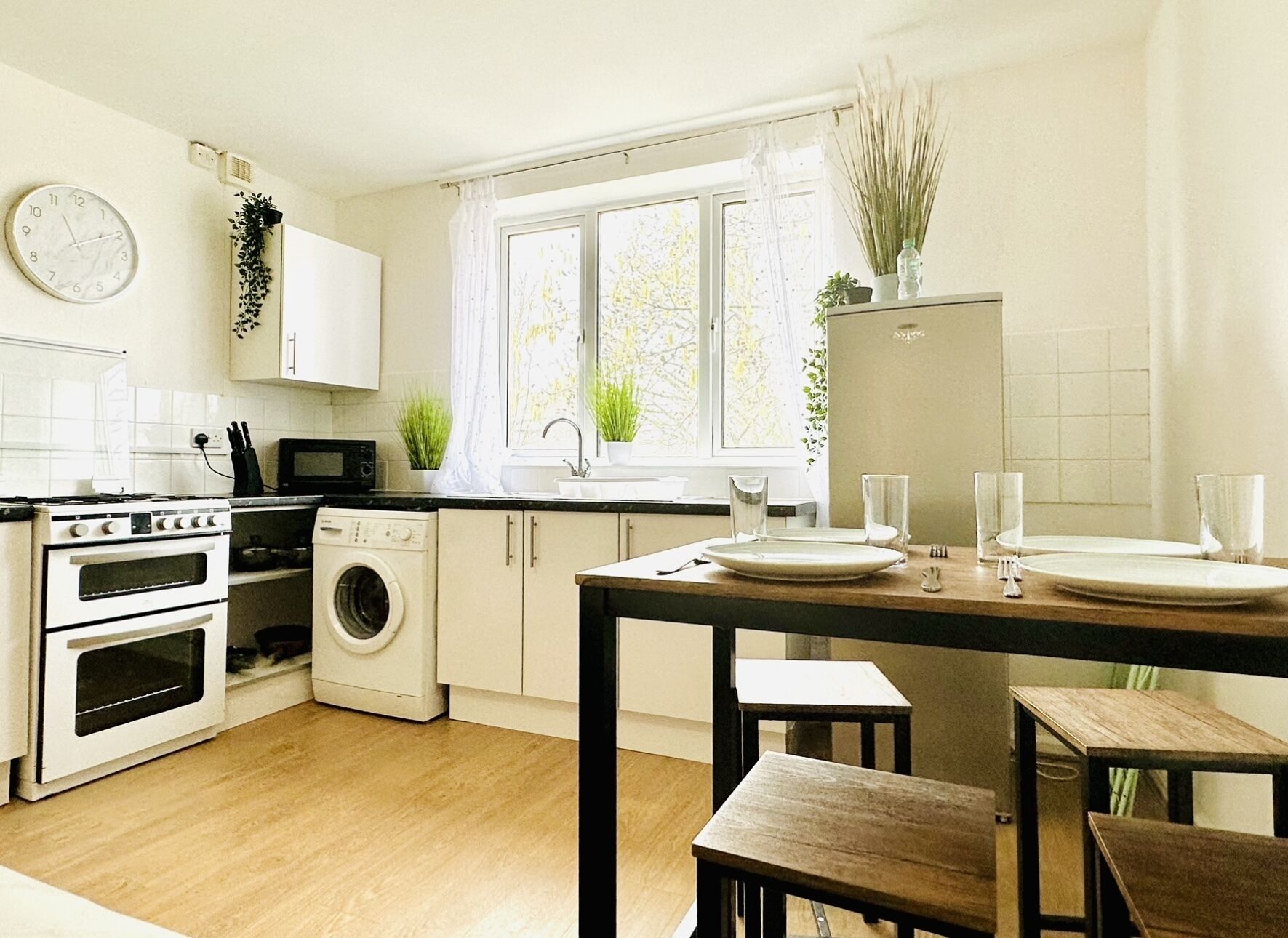 Apartment | Private kitchen | Fridge, microwave, oven, stovetop