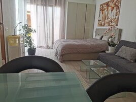 1 habitación, tabla de planchar con plancha, wifi gratis y ropa de cama 
