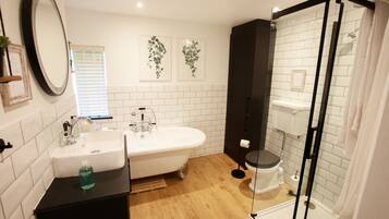 Cottage | Bathroom | Separate bathtub and shower, deep-soaking bathtub, hair dryer, towels