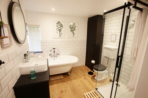 Cottage | Bathroom | Separate bathtub and shower, deep-soaking bathtub, hair dryer, towels - Luxury Thatched Country Cottage - Dartmoor, Devon (Exeter)