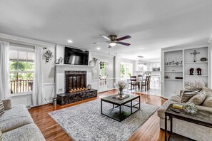 Smart TV, fireplace, stereo, computer monitors