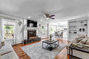 Smart TV, fireplace, stereo, computer monitors