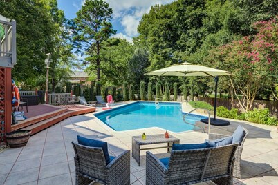 Private & Spacious 4BR w/ Heated Pool, Hot Tub & Fire Pit - Near HPU & Market