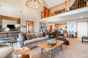 TV, fireplace, DVD player, streaming services