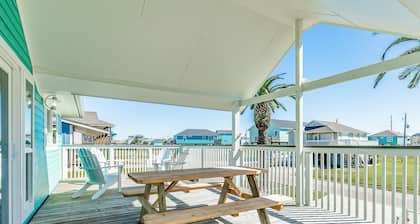 Beautiful Home with Partial Gulf View, WiFi, Enclosed Yard, & Community Pool