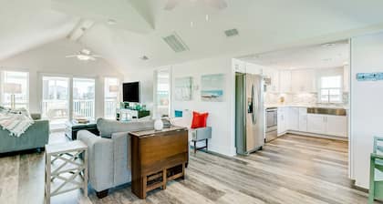 Beautiful Home with Partial Gulf View, WiFi, Enclosed Yard, & Community Pool