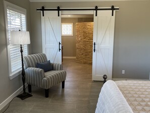3 bedrooms, desk, iron/ironing board, travel crib