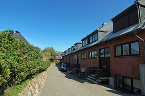 Unclassified image, 3 of 15, button