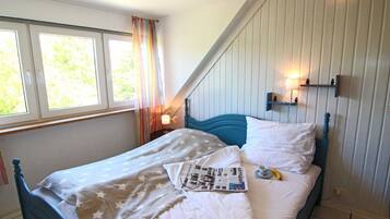 2 bedrooms, WiFi, bed sheets