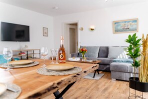 Unclassified image, 5 of 42, button