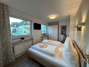 1 bedroom, iron/ironing board, WiFi, bed sheets - By the sea - A modern and bright vacation apartment in the heart of Westerland. (Sylt)